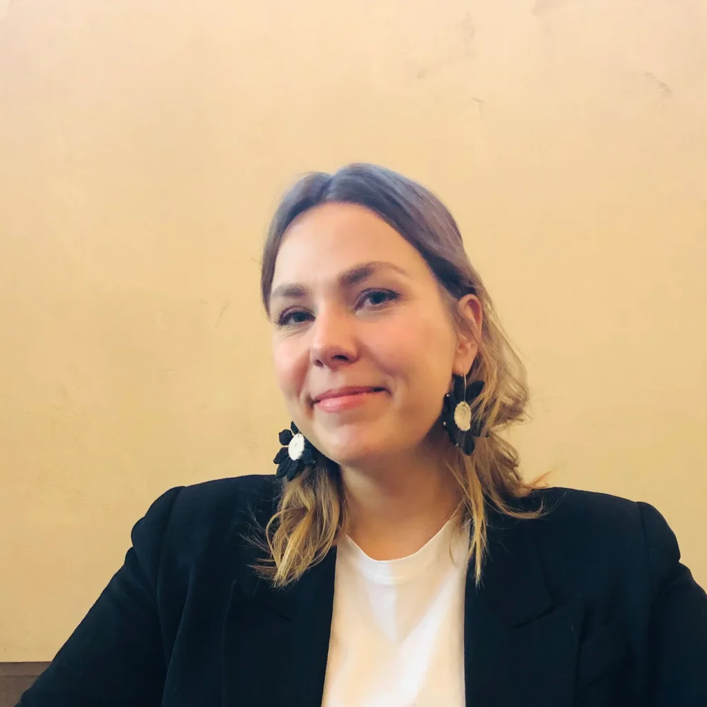 A picture of Doenja Oogjes, wearing a black blazer