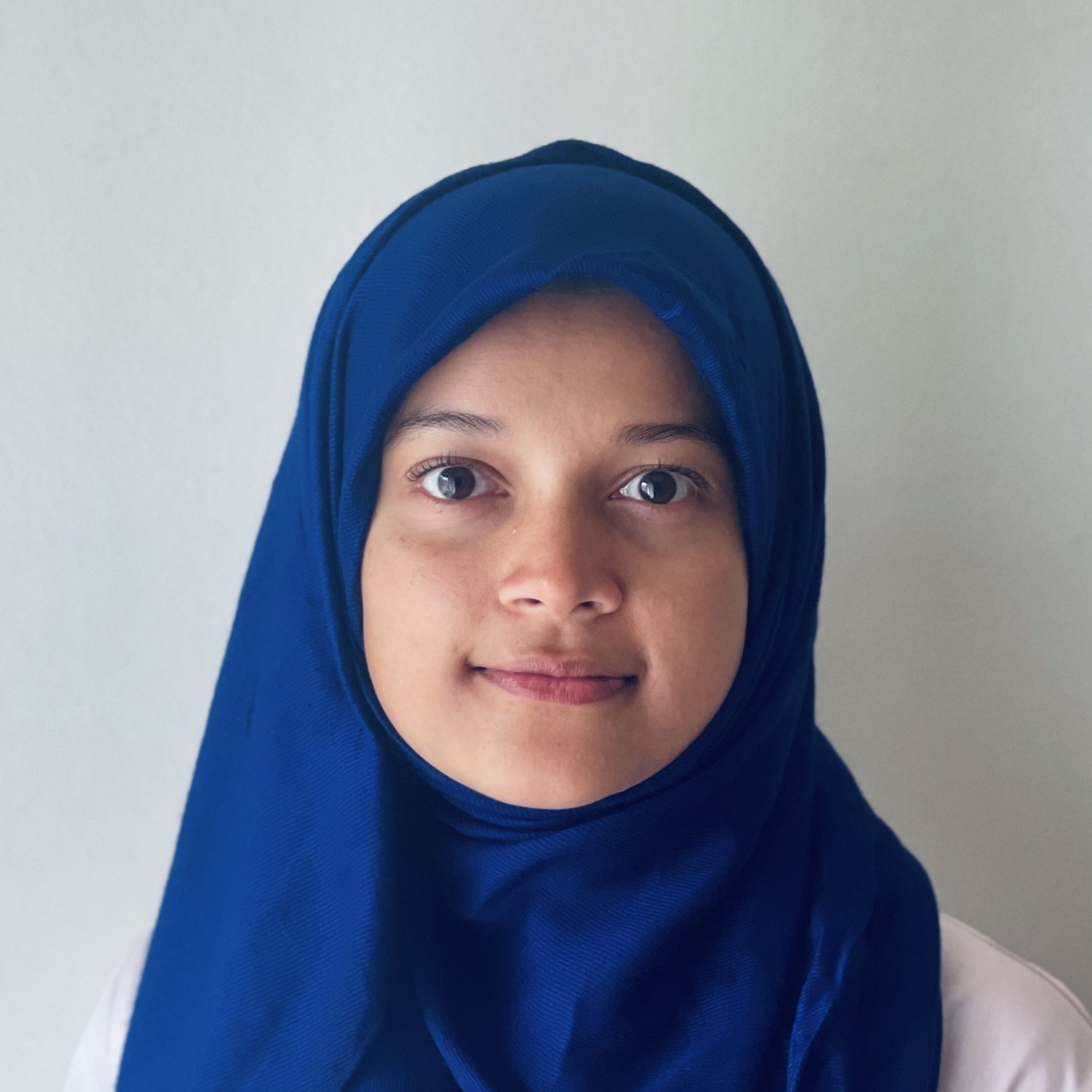A picture of Tahiya Chowdhury wearing a blue hijab